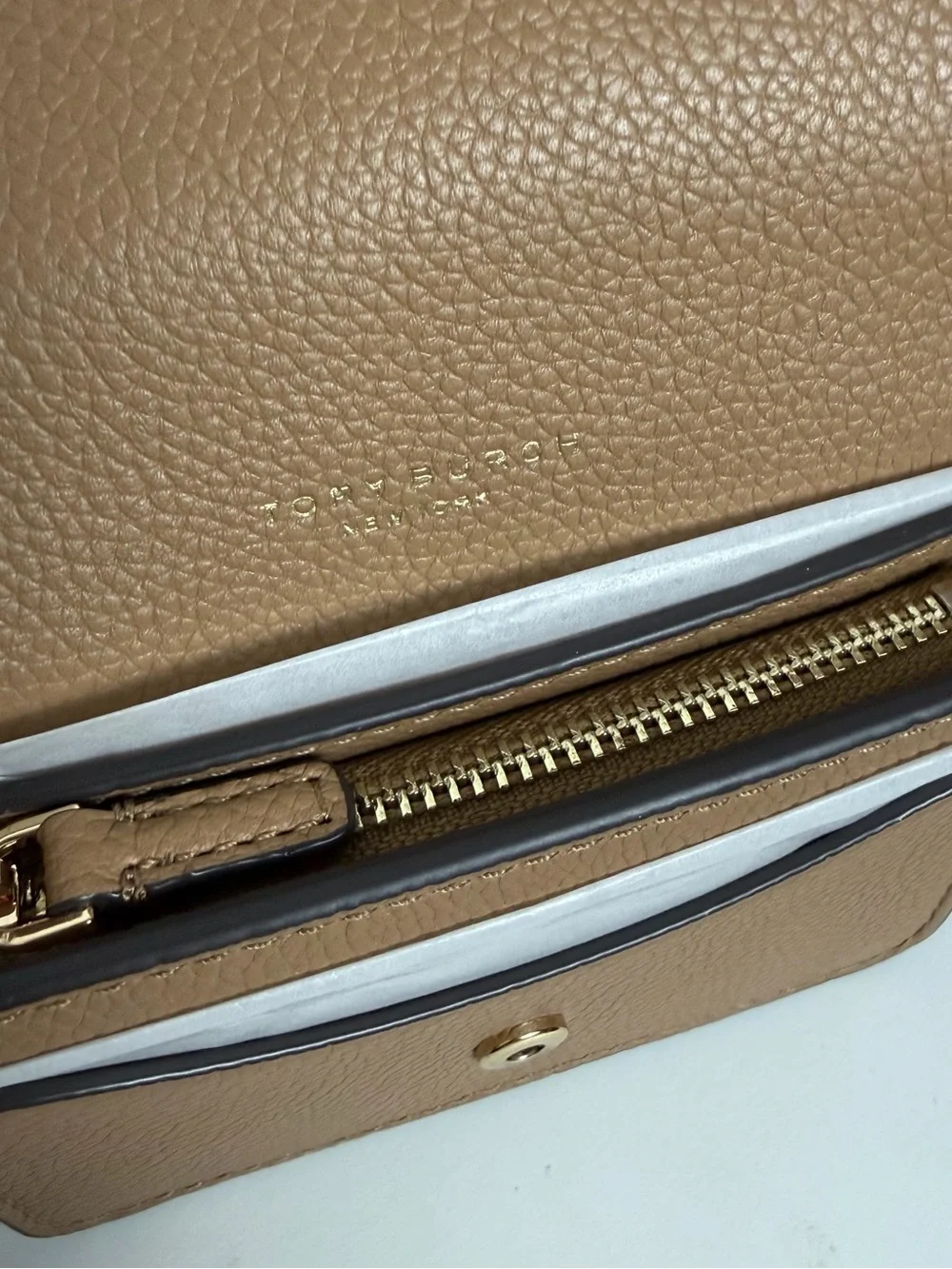 Tory Burch compact pebbled